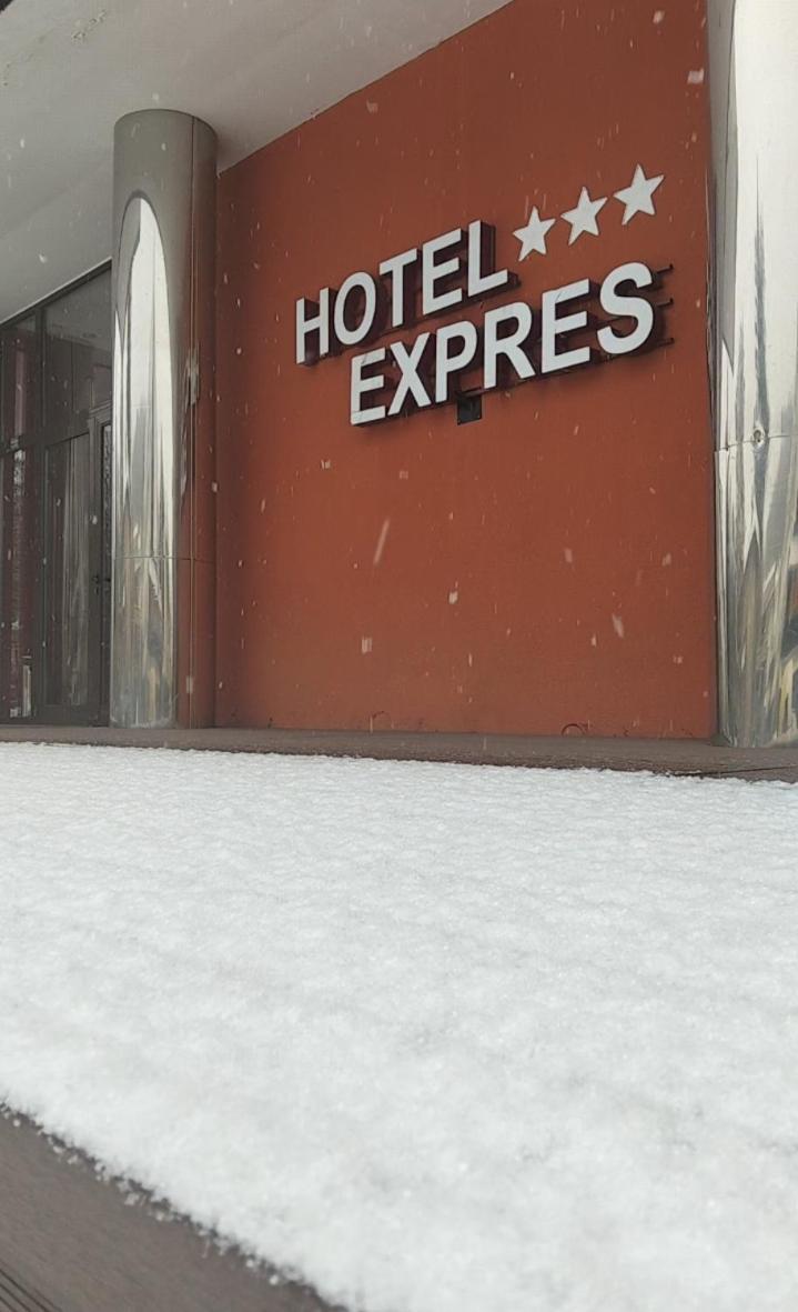 Hotel Express Predeal Buitenkant foto